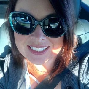 Meet your Posher, Janifer